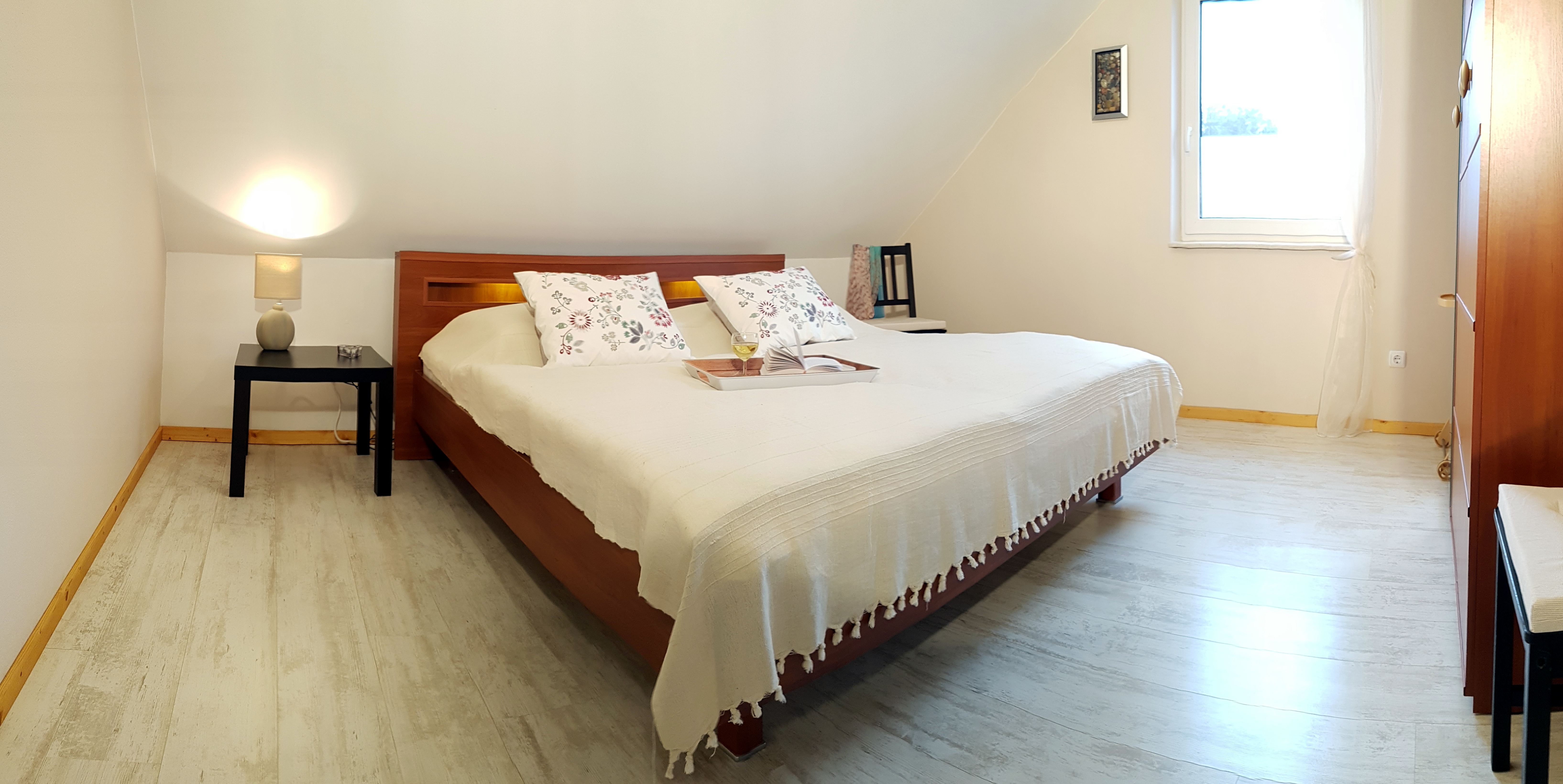Schlafzimmer mit Doppelbett nach Renovierung Ferienwohnung Ganzlin bei Plau am See Mecklenburgische Seenplatte